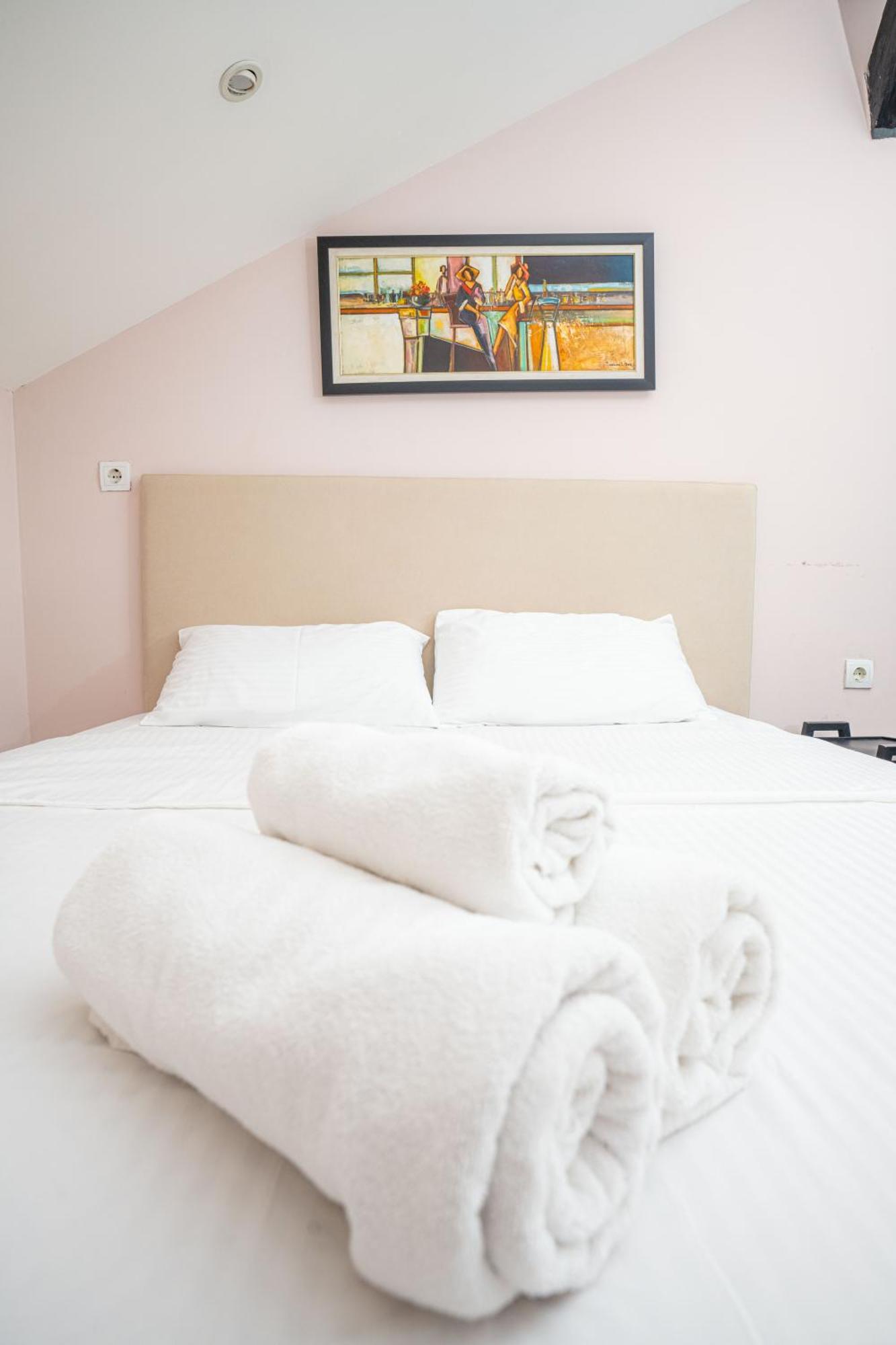 He-Ra Apartments With Free Parking Skopje Bagian luar foto